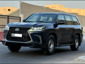 Lexus  LX  570 S  2016  Automatic  354,000 Km  8 Cylinder  Four Wheel Drive (4WD)  SUV  Black