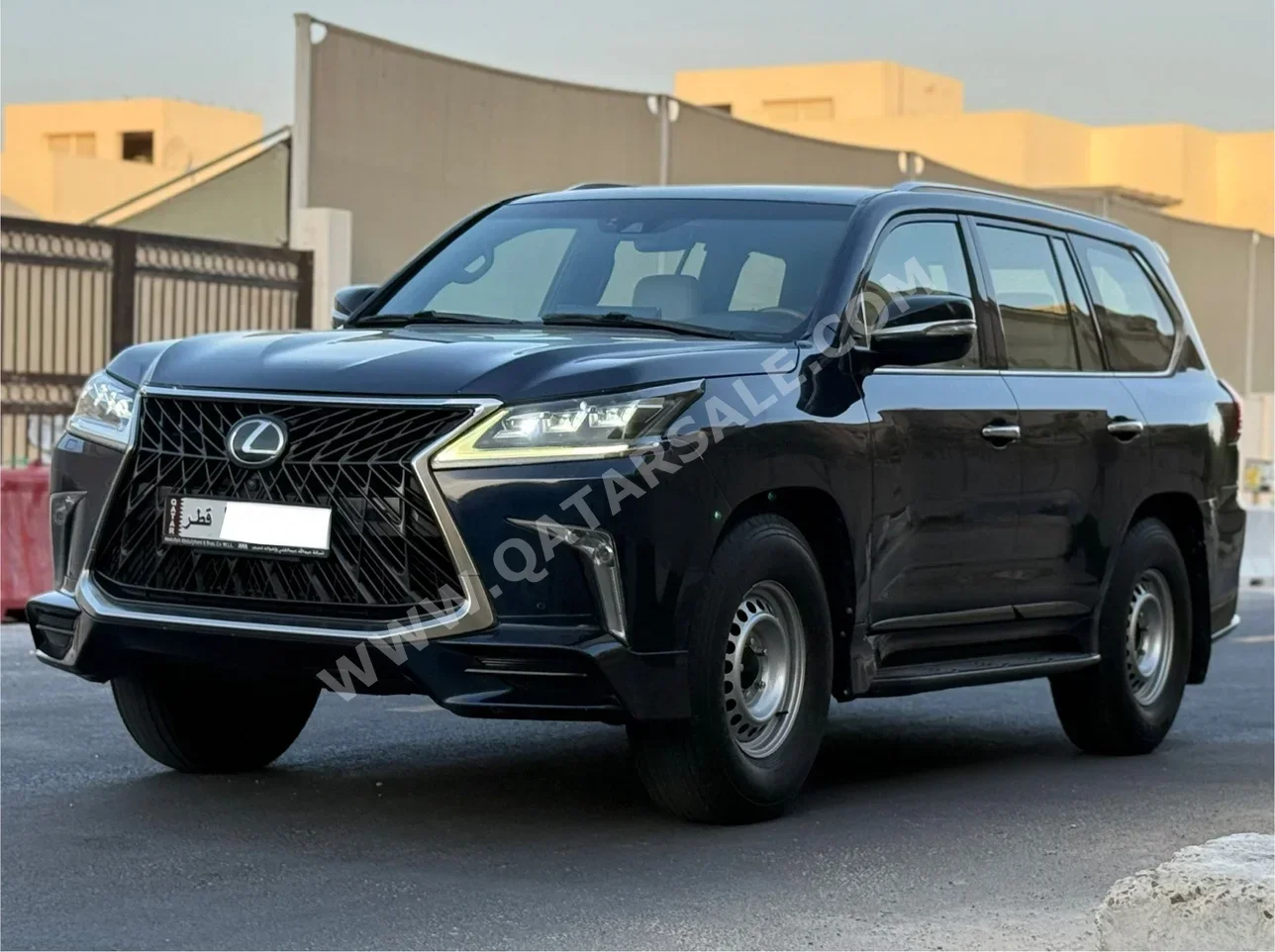 Lexus  LX  570 S  2016  Automatic  354,000 Km  8 Cylinder  Four Wheel Drive (4WD)  SUV  Black