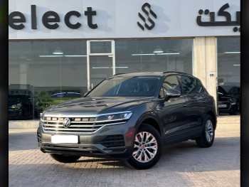 Volkswagen  Touareg  2023  Automatic  37,000 Km  4 Cylinder  All Wheel Drive (AWD)  SUV  Gray  With Warranty