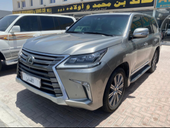 Lexus  LX  570  2017  Automatic  200,000 Km  8 Cylinder  Four Wheel Drive (4WD)  SUV  Gray