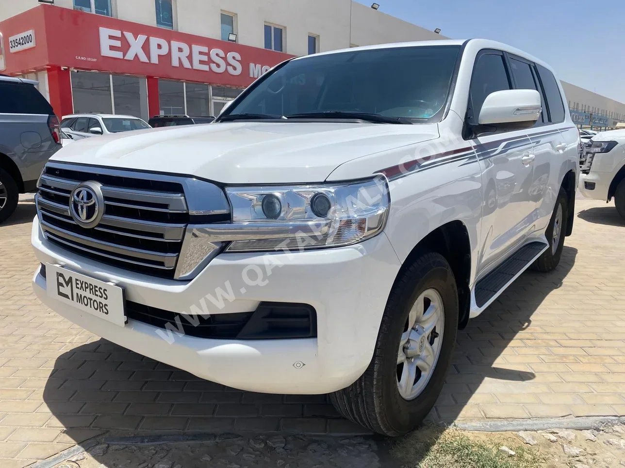 تويوتا  لاند كروزر  جي اكس ار  2020  اوتوماتيك  210,000 كم  6 سلندر  دفع رباعي  اس يو في  أبيض