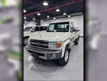 تويوتا  لاند كروزر  ال اكس  2018  عادي  325,000 كم  6 سلندر  دفع رباعي  بيكب  أبيض