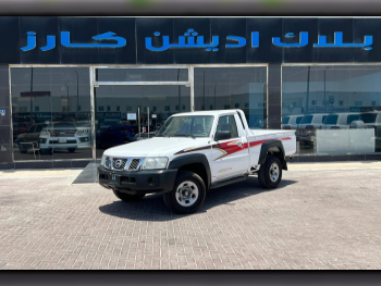 نيسان  بيك أب  2013  عادي  5,000 كم  6 سلندر  دفع رباعي  بيكب  أبيض