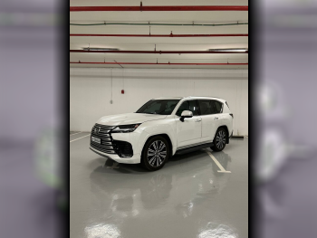 Lexus  LX  600 Luxury  2024  Automatic  17,000 Km  6 Cylinder  Four Wheel Drive (4WD)  SUV  White  With Warranty