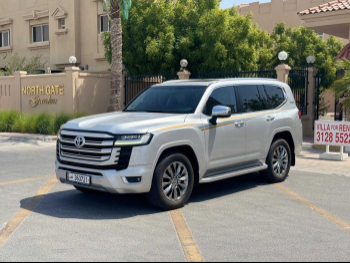 تويوتا  لاند كروزر  في اكس  2022  اوتوماتيك  85,000 كم  6 سلندر  دفع رباعي  اس يو في  رمادي و رصاصي  تحت الضمان