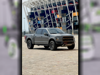 فورد  أف  150 رابتر  2020  اوتوماتيك  116,000 كم  8 سلندر  دفع رباعي  اس يو في  رمادي