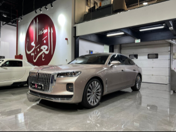 هونغ تشي  اتش 9  2022  اوتوماتيك  53,000 كم  6 سلندر  دفع كلي مستمر  سيدان  ذهبي