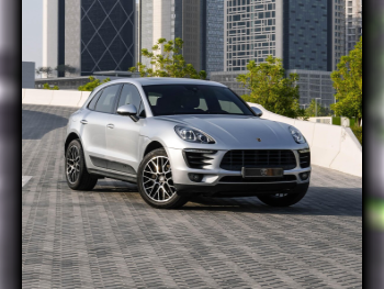 بورش  ماكان  2018  اوتوماتيك  65,000 كم  6 سلندر  دفع رباعي  اس يو في  فضي