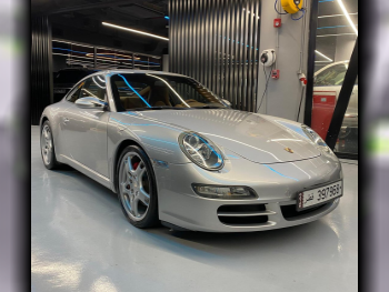 بورش  911  كاريرا اس  2007  اوتوماتيك  85,000 كم  6 سلندر  دفع خلفي  كوبيه \ سبورت  فضي