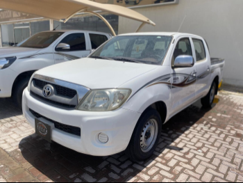 Toyota  Hilux  2009  Manual  290,000 Km  4 Cylinder  Four Wheel Drive (4WD)  Pick Up  White