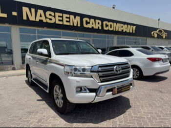 Toyota  Land Cruiser  GXR  2016  Automatic  273,000 Km  8 Cylinder  Four Wheel Drive (4WD)  SUV  White
