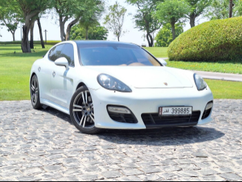 بورش  بانميرا  جي تي اس  2013  اوتوماتيك  127,000 كم  8 سلندر  دفع كلي مستمر  سيدان  أبيض