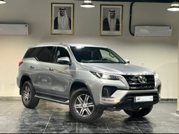 Toyota  Fortuner  2022  Automatic  138,000 Km  4 Cylinder  Four Wheel Drive (4WD)  SUV  Silver