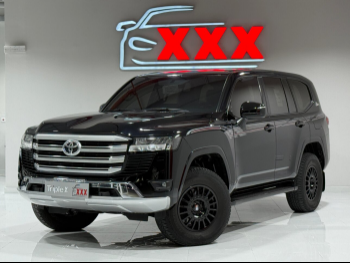 Toyota  Land Cruiser  GXR Twin Turbo  2022  Automatic  46,000 Km  6 Cylinder  Four Wheel Drive (4WD)  SUV  Black  With Warranty