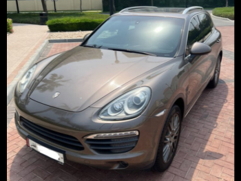 بورش  كيان  اس  2011  اوتوماتيك  128,000 كم  8 سلندر  دفع رباعي  اس يو في  بني