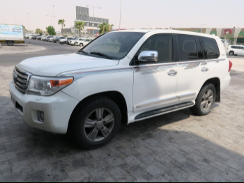 Toyota  Land Cruiser  GXR  2015  Automatic  482,000 Km  8 Cylinder  Four Wheel Drive (4WD)  SUV  White