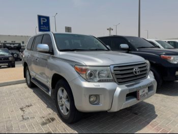 Toyota  Land Cruiser  GXR  2013  Automatic  282,000 Km  8 Cylinder  Four Wheel Drive (4WD)  SUV  Silver