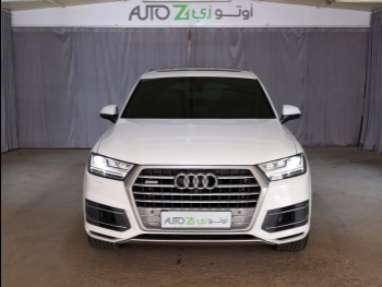 اودي  كيو 7  45  تي اف اس اي كواترو  2018  اوتوماتيك  81,600 كم  6 سلندر  دفع كلي مستمر  اس يو في  أبيض