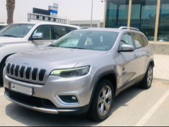 جييب  شيروكي  ليميتيد  2020  اوتوماتيك  122,000 كم  6 سلندر  دفع رباعي  اس يو في  فضي