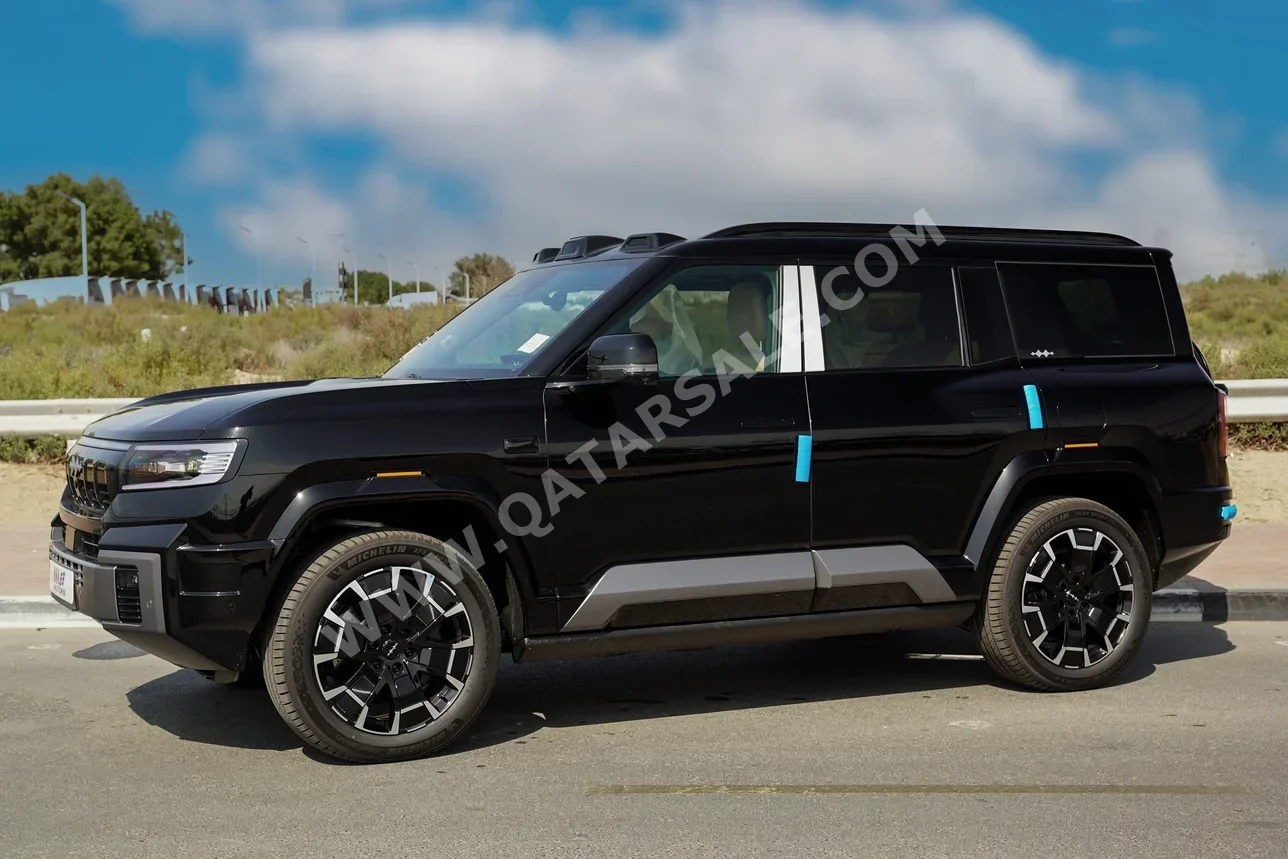 BYD  Leopard 8  Flagship  2025  Automatic  1 Km  4 Cylinder  Four Wheel Drive (4WD)  SUV  Black