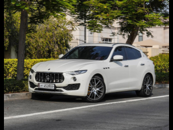 Maserati  Levante  SQ4  2017  Automatic  115,000 Km  6 Cylinder  Four Wheel Drive (4WD)  SUV  White