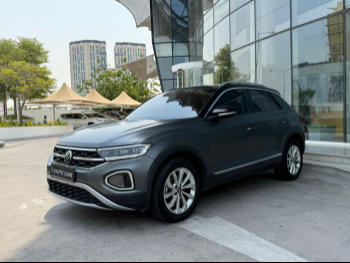 Volkswagen  T-Roc  2022  Automatic  25,000 Km  4 Cylinder  Four Wheel Drive (4WD)  SUV  Gray  With Warranty