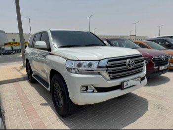 تويوتا  لاند كروزر  جي اكس  2016  اوتوماتيك  270,000 كم  6 سلندر  دفع رباعي  اس يو في  أبيض