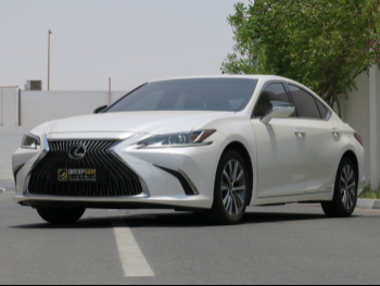 Lexus  ES  300h  2020  Automatic  55,000 Km  4 Cylinder  Rear Wheel Drive (RWD)  Sedan  White  With Warranty