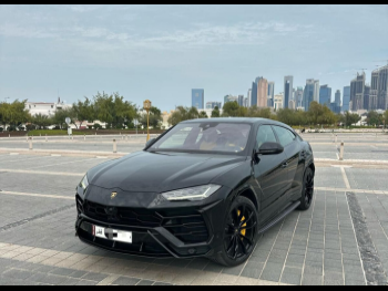 لمبرجيني  اوروس  2019  اوتوماتيك  98,000 كم  8 سلندر  دفع رباعي  اس يو في  أسود  تحت الضمان