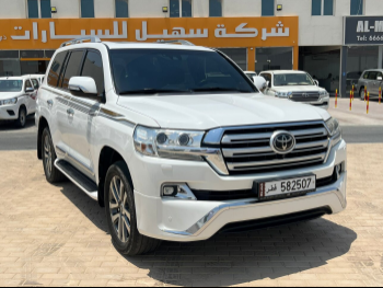 تويوتا  لاند كروزر  في اكس أس  2016  اوتوماتيك  214,000 كم  8 سلندر  دفع رباعي  اس يو في  أبيض
