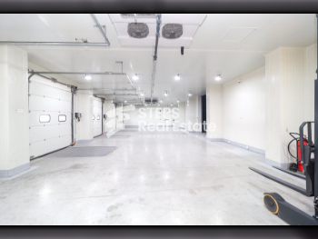 مخازن و مستودعات - الوكرة  - بركة العوامر  -المساحة: 7000 متر مربع