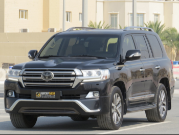 تويوتا  لاند كروزر  في اكس أس  2016  اوتوماتيك  280,000 كم  8 سلندر  دفع رباعي  اس يو في  أسود