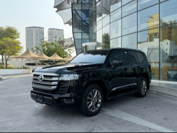 تويوتا  لاند كروزر  جي اكس ار توين توربو  2025  اوتوماتيك  10,000 كم  6 سلندر  دفع رباعي  اس يو في  أسود  تحت الضمان