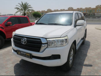 تويوتا  لاند كروزر  جي اكس  2017  اوتوماتيك  188,000 كم  6 سلندر  دفع رباعي  اس يو في  أبيض