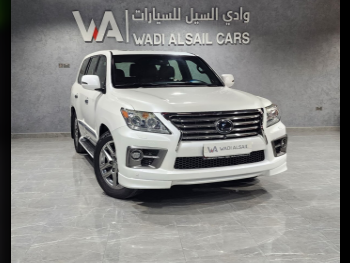 Lexus  LX  570  2015  Automatic  185,000 Km  8 Cylinder  Four Wheel Drive (4WD)  SUV  White