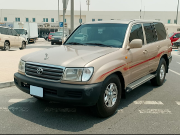 تويوتا  لاند كروزر  جي اكس  2004  اوتوماتيك  284,000 كم  6 سلندر  دفع رباعي  اس يو في  ذهبي