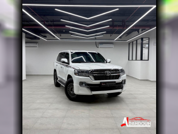 Toyota  Land Cruiser  GXR  2017  Automatic  227,000 Km  8 Cylinder  Four Wheel Drive (4WD)  SUV  White