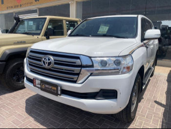 Toyota  Land Cruiser  GXR  2018  Automatic  133,000 Km  6 Cylinder  Four Wheel Drive (4WD)  SUV  White