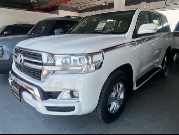 تويوتا  لاند كروزر  جي اكس ار  2021  اوتوماتيك  133,000 كم  6 سلندر  دفع رباعي  اس يو في  أبيض