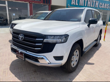 تويوتا  لاند كروزر  جي اكس  2024  اوتوماتيك  14,000 كم  6 سلندر  دفع رباعي  اس يو في  أبيض  تحت الضمان