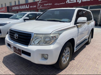 تويوتا  لاند كروزر  جي اكس  2014  اوتوماتيك  187,000 كم  6 سلندر  دفع رباعي  اس يو في  أبيض