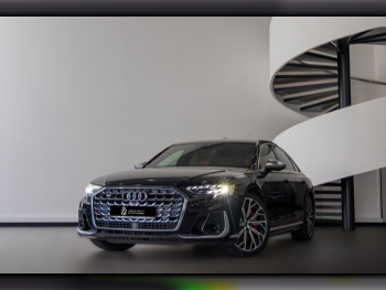 اودي  أس  8  2022  اوتوماتيك  48,700 كم  8 سلندر  دفع كلي مستمر  سيدان  أسود  تحت الضمان