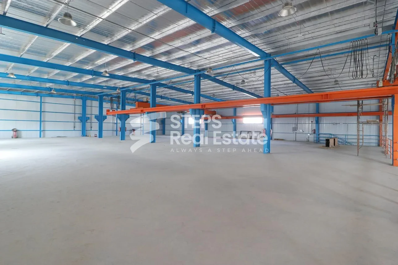 مخازن و مستودعات - الوكرة  - بركة العوامر  -المساحة: 4000 متر مربع