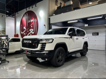 تويوتا  لاند كروزر  جي ار سبورت توين تيربو  2022  اوتوماتيك  89,000 كم  6 سلندر  دفع رباعي  اس يو في  أبيض  تحت الضمان