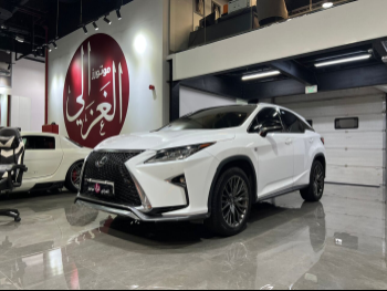 لكزس  ار اكس  350 اف سبورت  2017  اوتوماتيك  151,000 كم  6 سلندر  دفع رباعي  اس يو في  أبيض