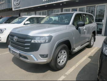 تويوتا  لاند كروزر  جي اكس  2025  اوتوماتيك  0 كم  6 سلندر  دفع رباعي  اس يو في  فضي  تحت الضمان