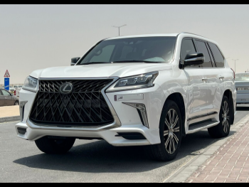 Lexus  LX  570 S  2018  Automatic  113,000 Km  8 Cylinder  Four Wheel Drive (4WD)  SUV  White