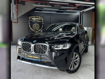 بي ام دبليو  الفئة - اكس  اكس 4  2025  اوتوماتيك  0 كم  4 سلندر  دفع رباعي  اس يو في  أسود  تحت الضمان