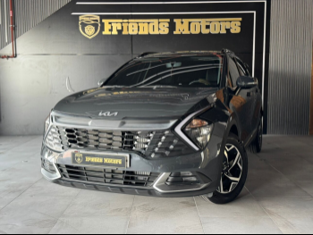 كيا  سبورتج  1.6  2023  اوتوماتيك  2,500 كم  4 سلندر  دفع رباعي  اس يو في  رمادي  تحت الضمان