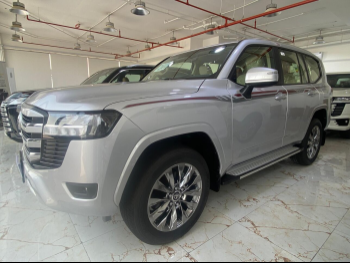 Toyota  Land Cruiser  GXR  2025  Automatic  0 Km  6 Cylinder  Four Wheel Drive (4WD)  SUV  Silver  With Warranty